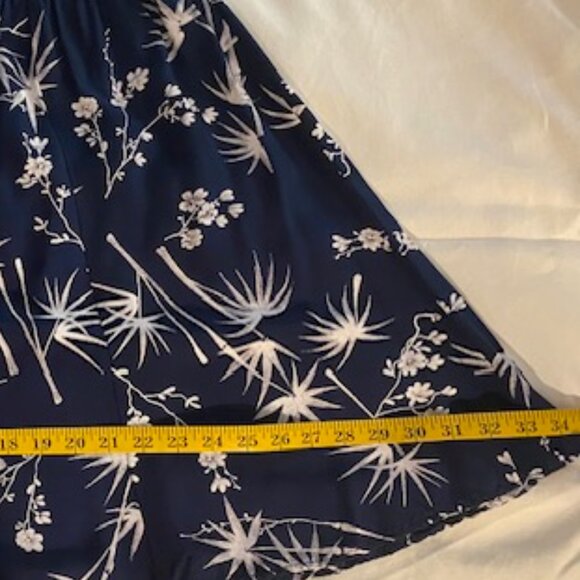 Abifel (European) Short (just above the knee) Skirt L/L+ in rich Navy/White - Picture 9 of 11